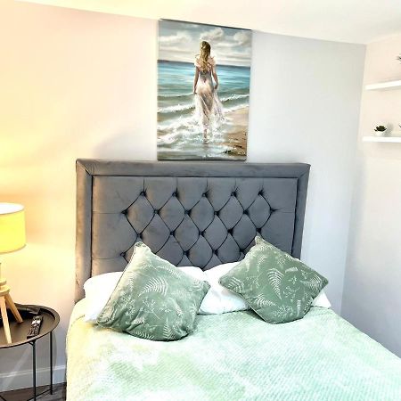 Golden Residences - Oakway Feltham Экстерьер фото