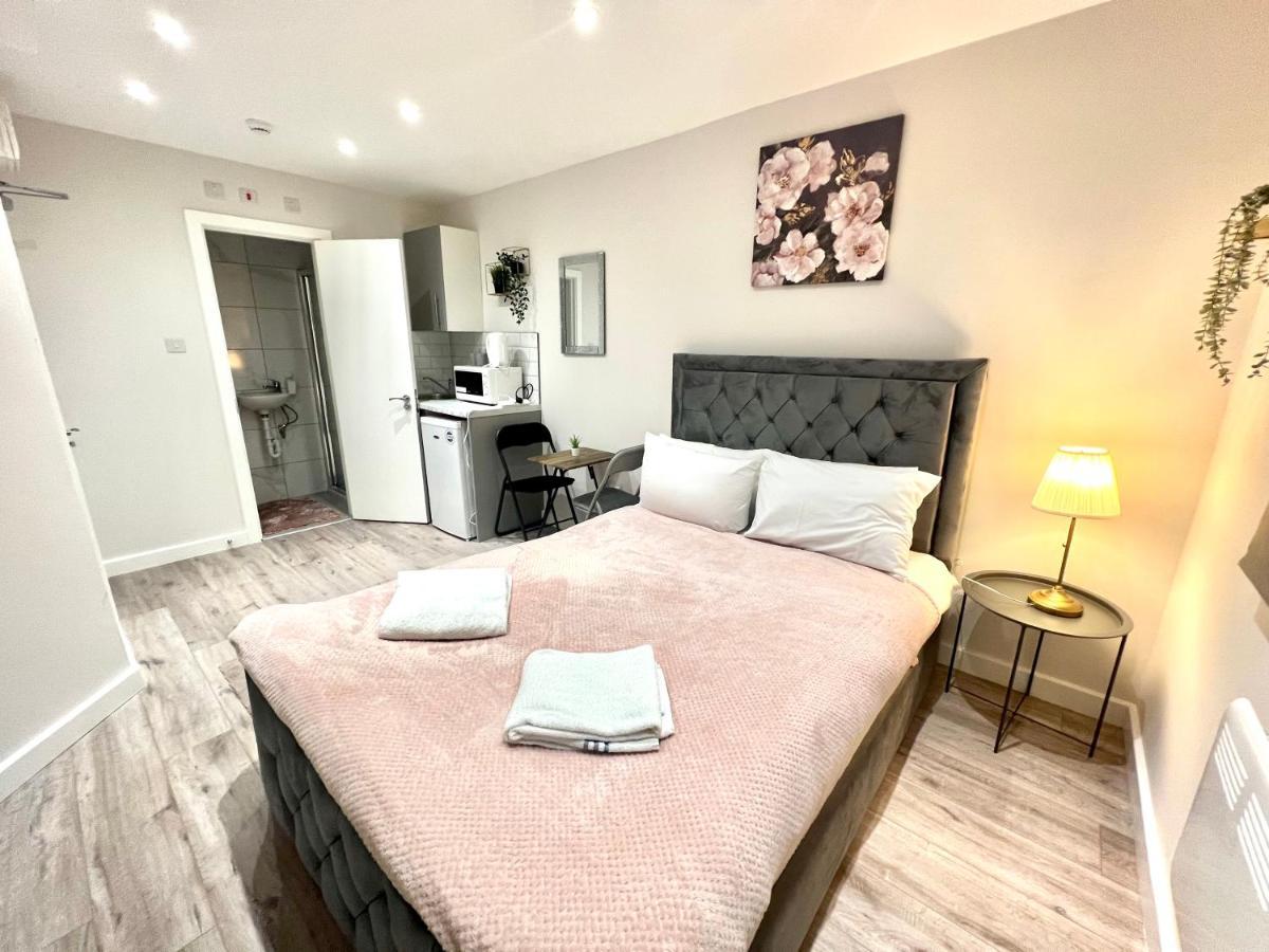 Golden Residences - Oakway Feltham Экстерьер фото