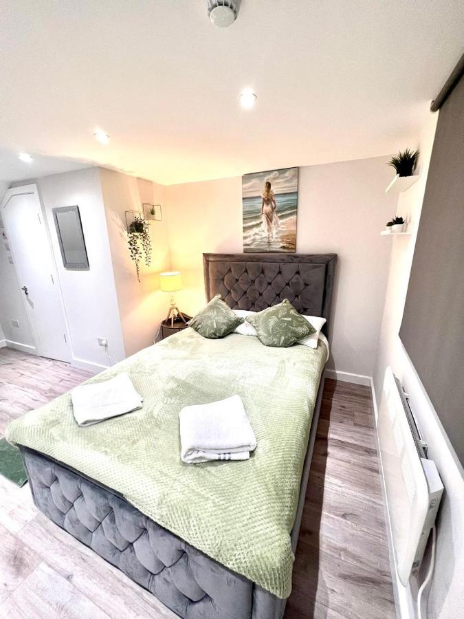 Golden Residences - Oakway Feltham Экстерьер фото
