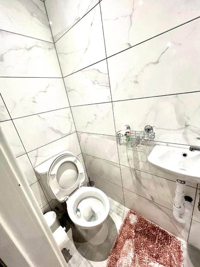 Golden Residences - Oakway Feltham Экстерьер фото