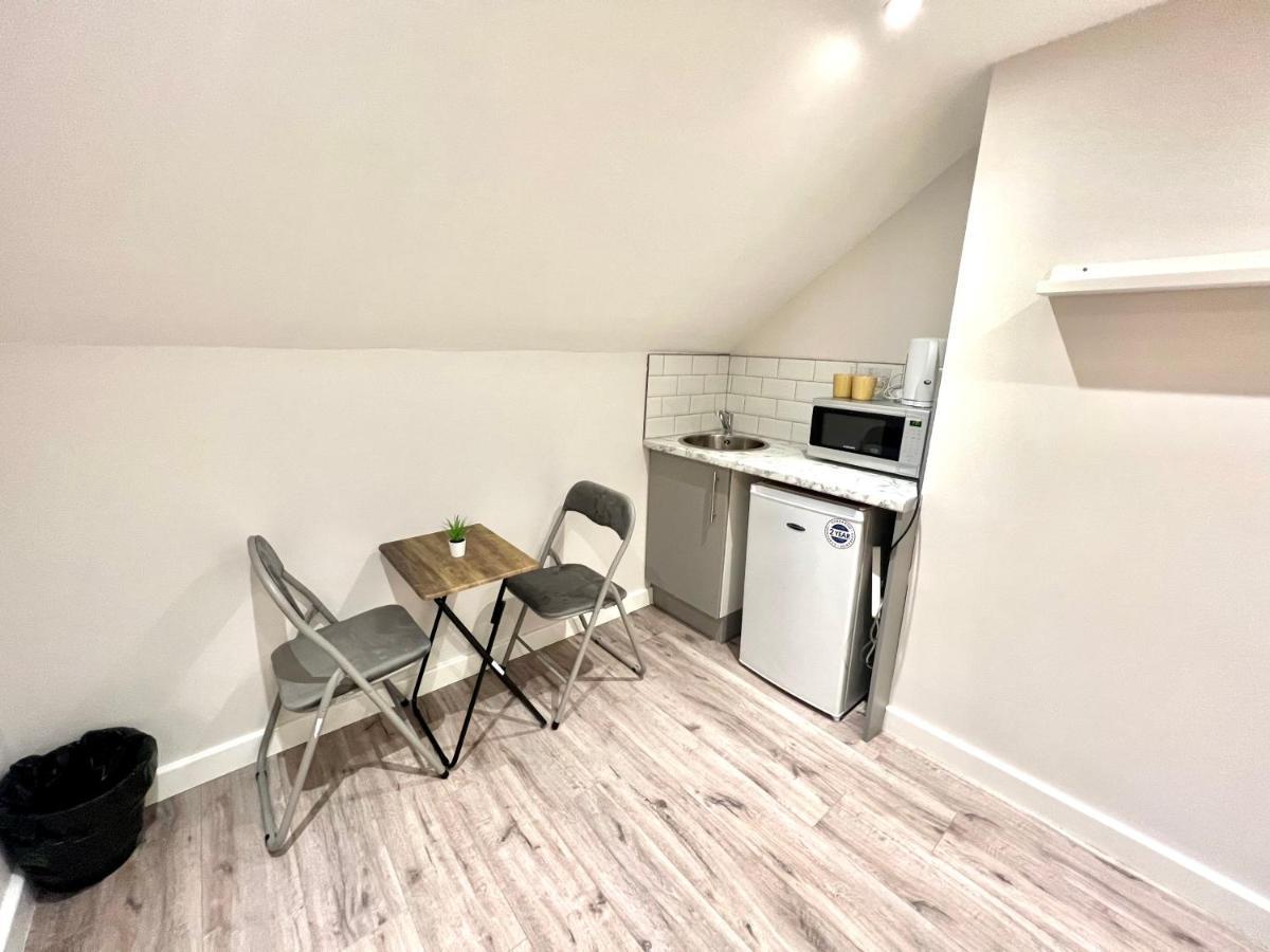 Golden Residences - Oakway Feltham Экстерьер фото