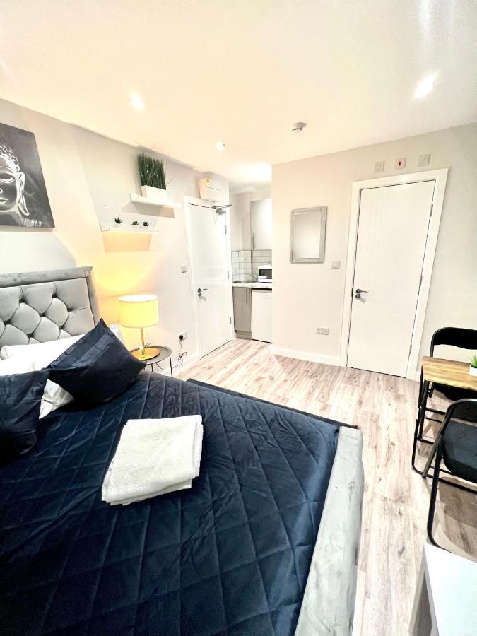 Golden Residences - Oakway Feltham Экстерьер фото