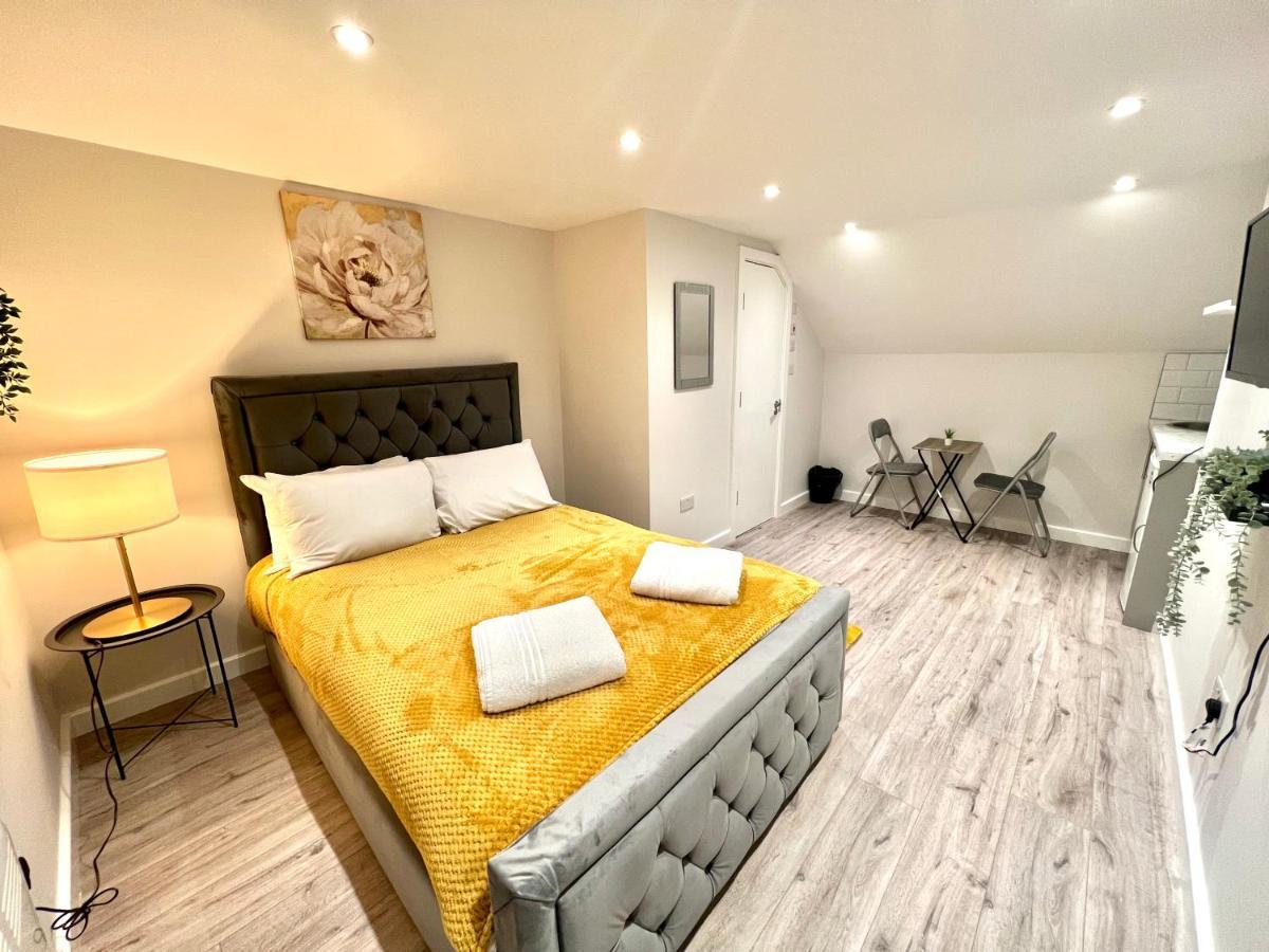 Golden Residences - Oakway Feltham Экстерьер фото
