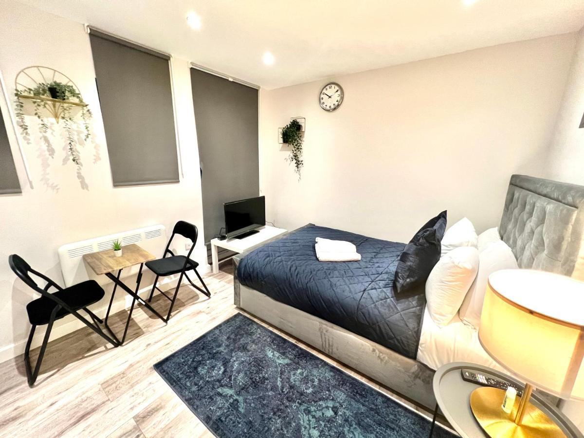 Golden Residences - Oakway Feltham Экстерьер фото