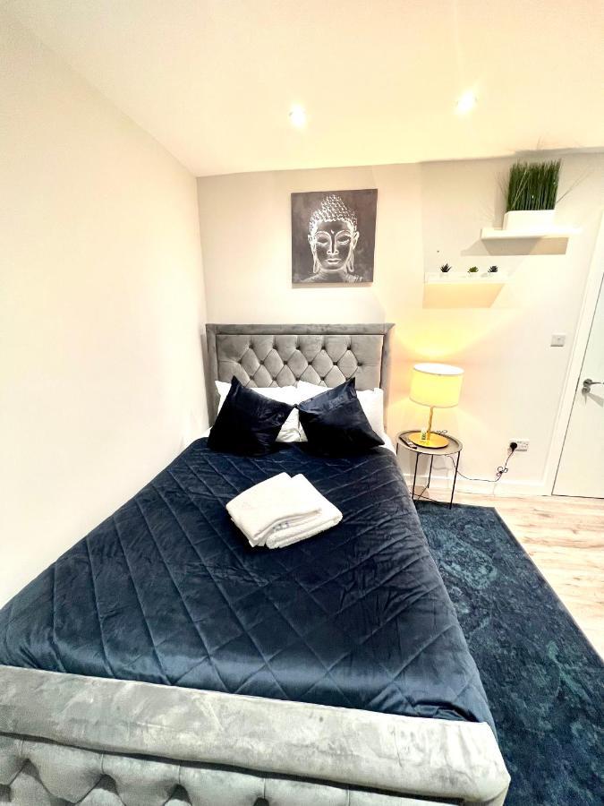 Golden Residences - Oakway Feltham Экстерьер фото