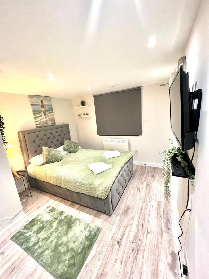 Golden Residences - Oakway Feltham Экстерьер фото