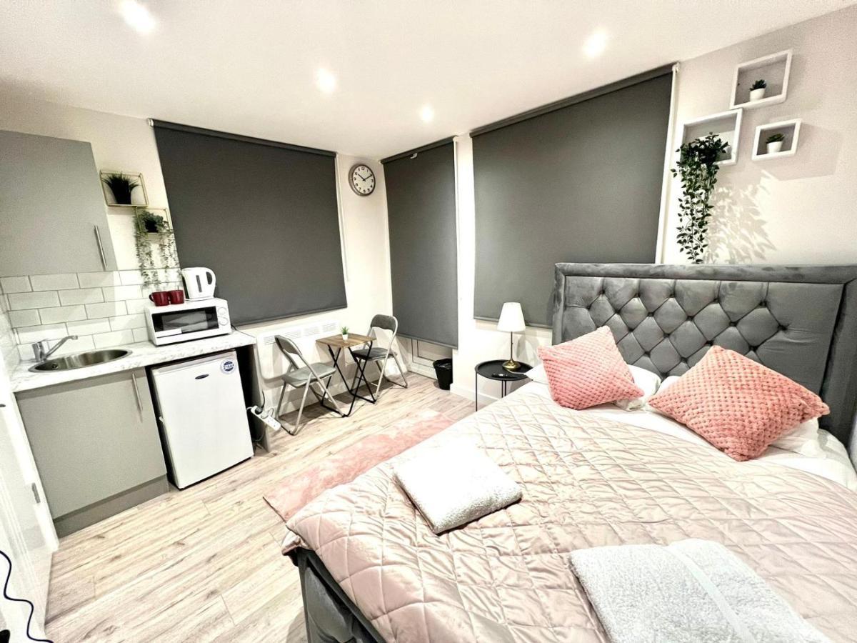 Golden Residences - Oakway Feltham Экстерьер фото