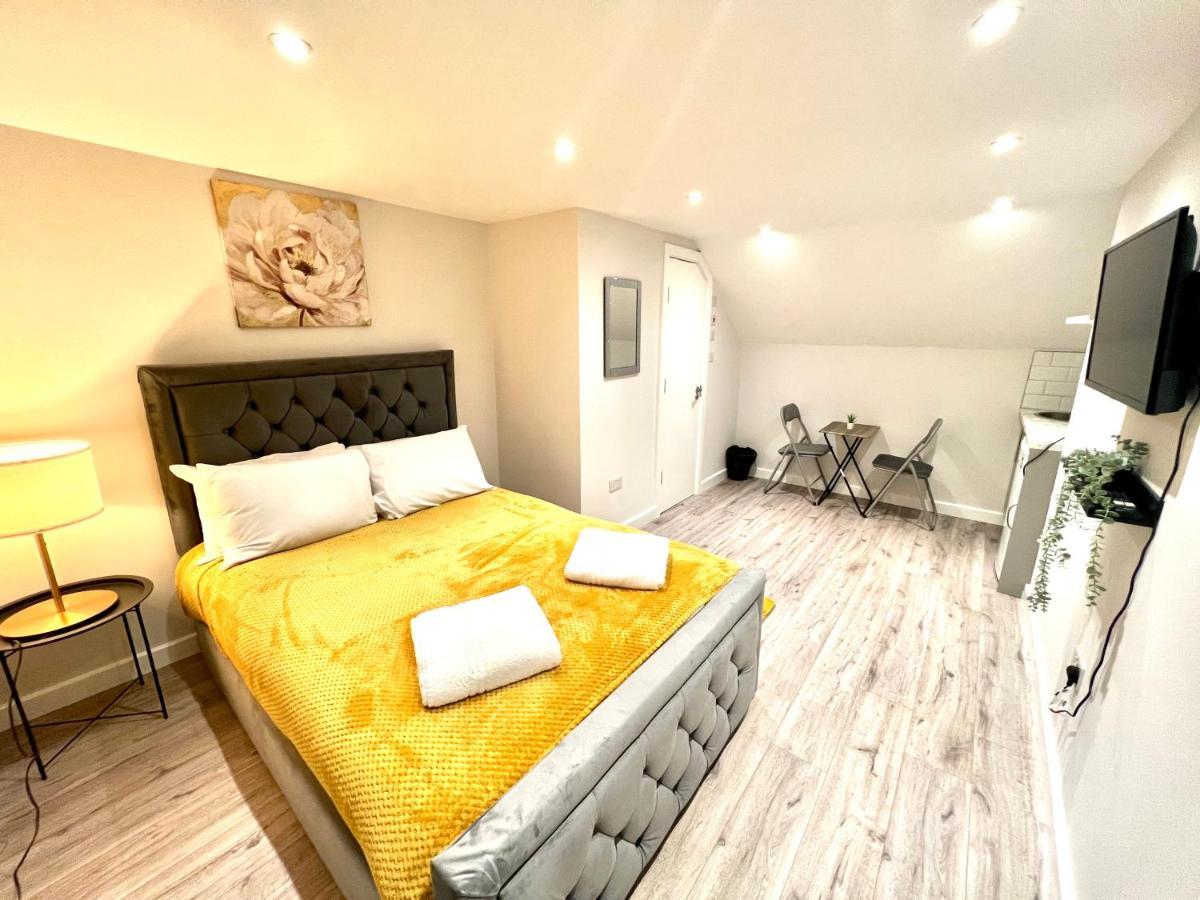 Golden Residences - Oakway Feltham Экстерьер фото