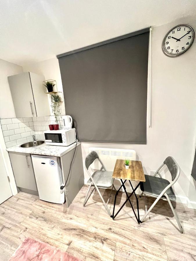 Golden Residences - Oakway Feltham Экстерьер фото
