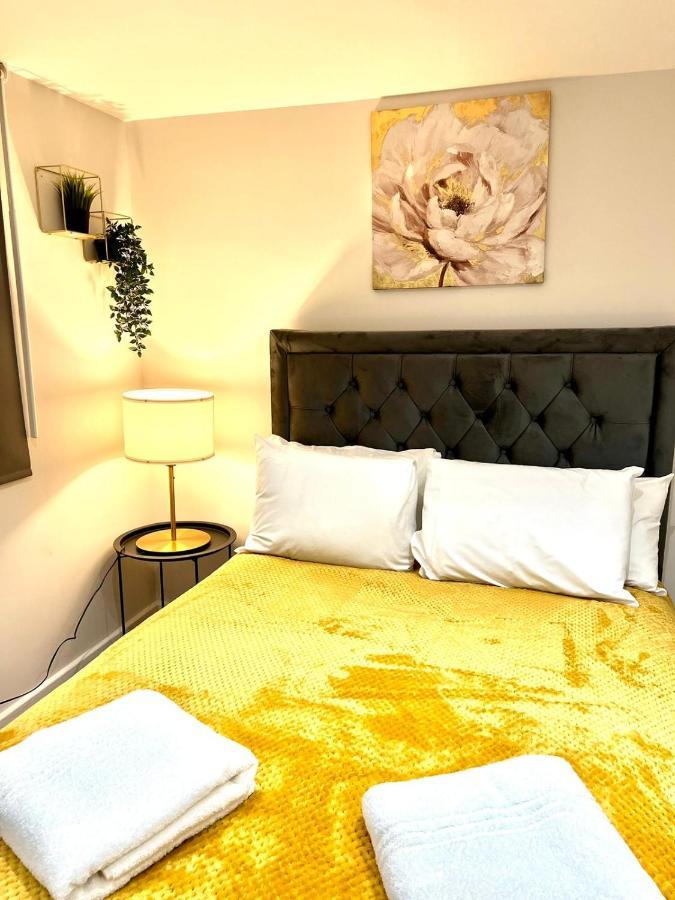 Golden Residences - Oakway Feltham Экстерьер фото