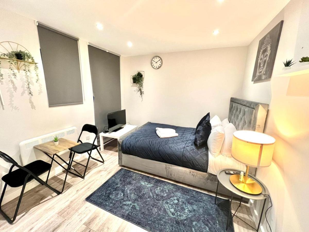 Golden Residences - Oakway Feltham Экстерьер фото