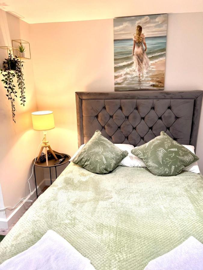 Golden Residences - Oakway Feltham Экстерьер фото