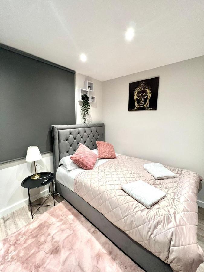 Golden Residences - Oakway Feltham Экстерьер фото