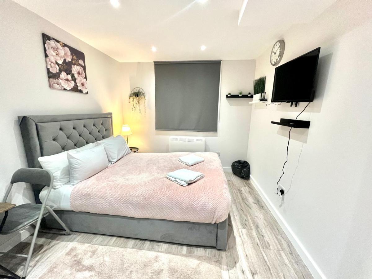 Golden Residences - Oakway Feltham Экстерьер фото