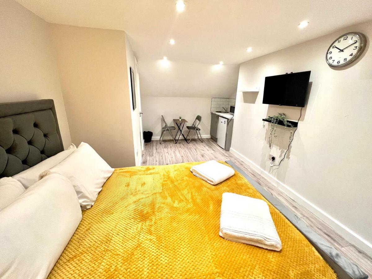 Golden Residences - Oakway Feltham Экстерьер фото