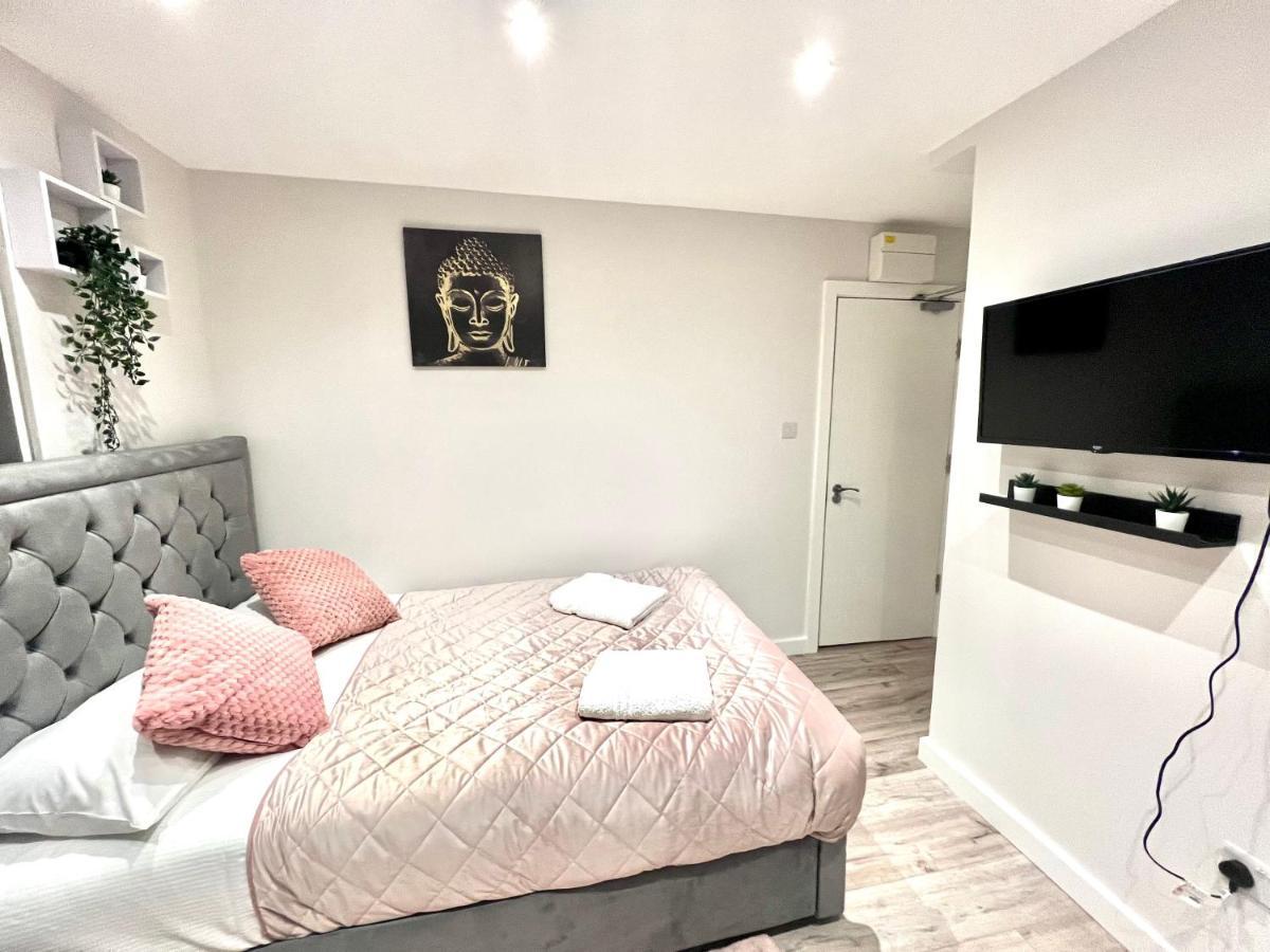Golden Residences - Oakway Feltham Экстерьер фото