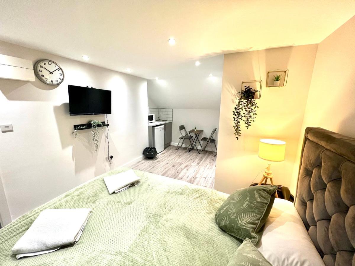 Golden Residences - Oakway Feltham Экстерьер фото